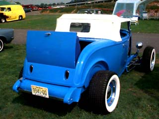 <1932 Ford hiboy highboy fenderless roadster>