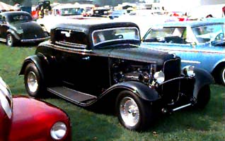 <1932 ford 3 window hotrod>