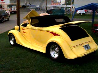<1934 Ford roadster>
