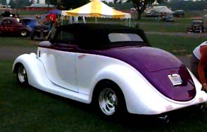 <Ford 1935 chopped top cabriolet>