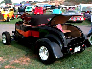 <rear roadster 32 Ford street rod>